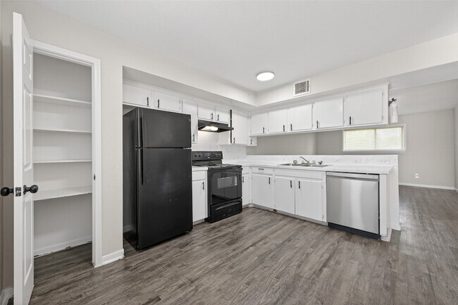 Foto del edificio - 427 Hollyvale Dr