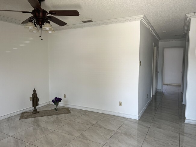 Building Photo - 1212 Reagan Dr
