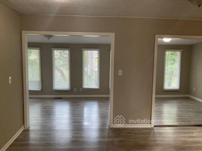Building Photo - 2300 Pebble Rock W