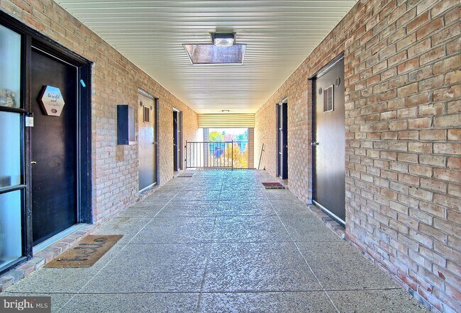 Building Photo - 3202 Old Post Dr