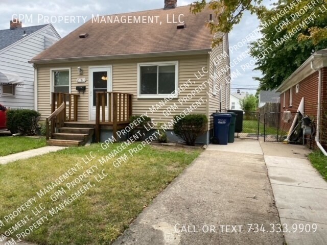 Building Photo - Nice Bungalow in Lincoln Park