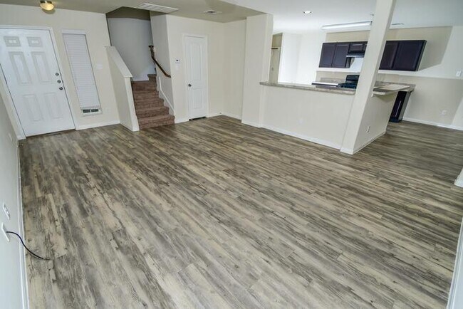 Building Photo - Ashley Heights - 8911 Ashley Wilkes, San A...