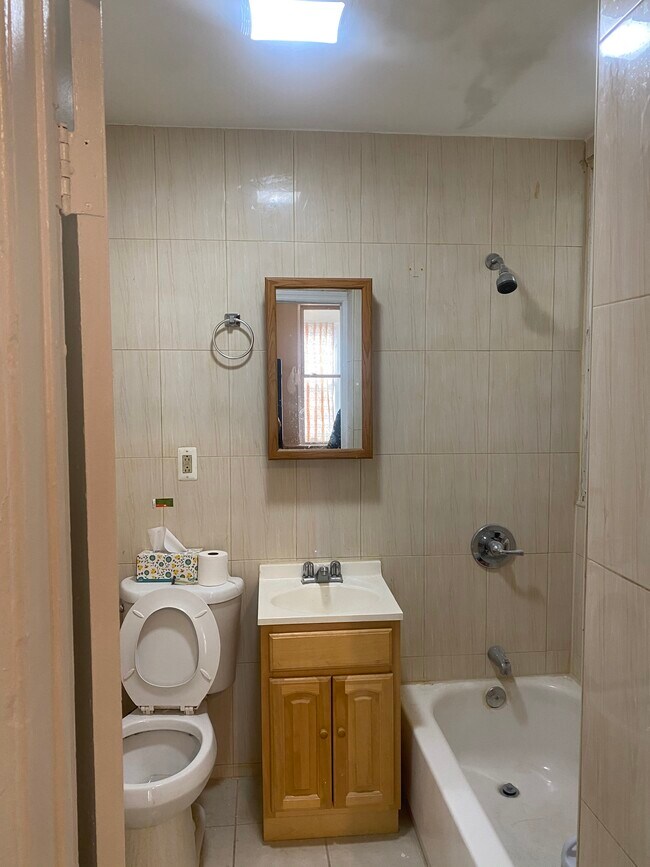 Bathroom - 665 Magenta St