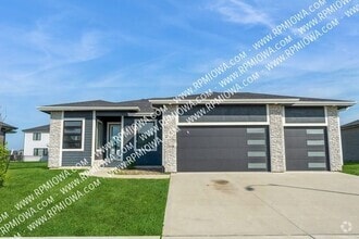 Building Photo - 1408 NW Spruce Dr