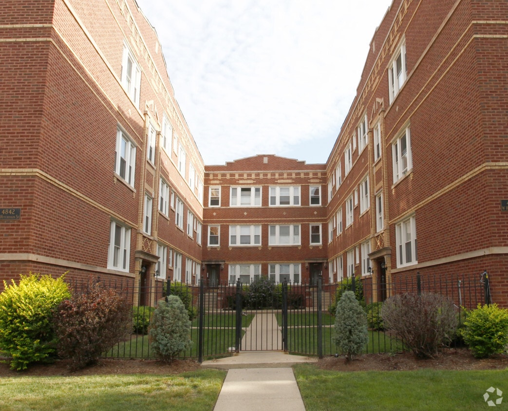 Building Photo - 4836-42 W Hutchinson St