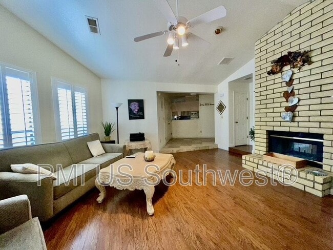 Foto del edificio - 3375 Sharon Ln