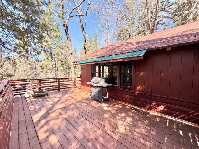 Building Photo - 6009 Manzanita Ave