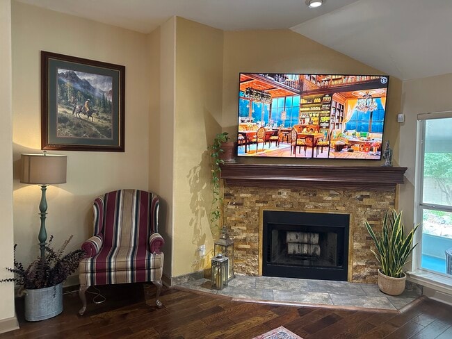 Foto del edificio - 1604 Canyon Oak