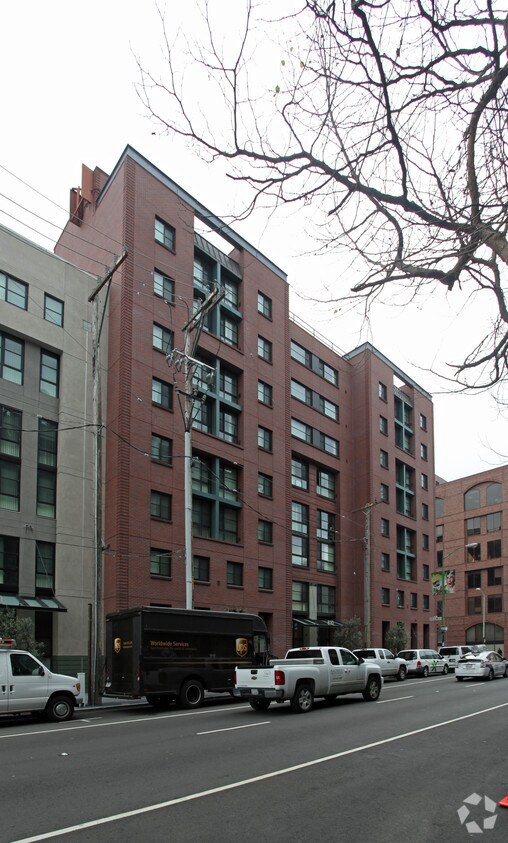 Foto del edificio - Broadway Family Apartments