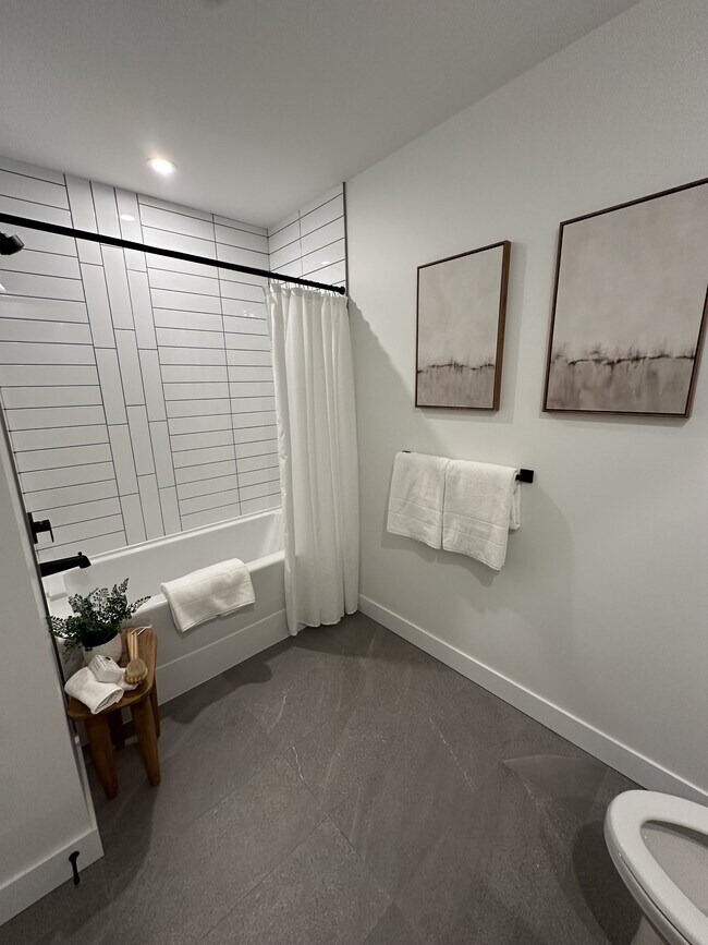 Photo du bâtiment - 20120-20186 86 Ave