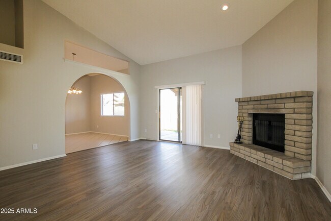 Foto del edificio - 6504 W Mountain View Rd