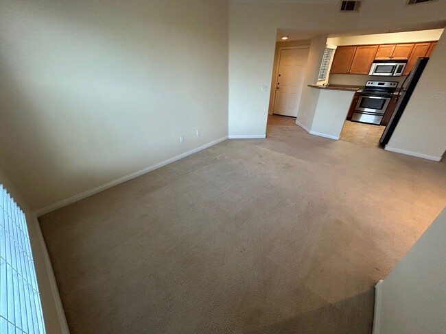 Foto del edificio - ADORABLE 2 BEDROOM 2 BATHROOM CONDO LOCATED IN A GATED COMMUNITY