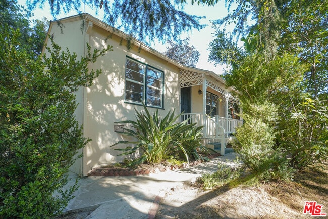Foto del edificio - 4164 Stansbury Ave