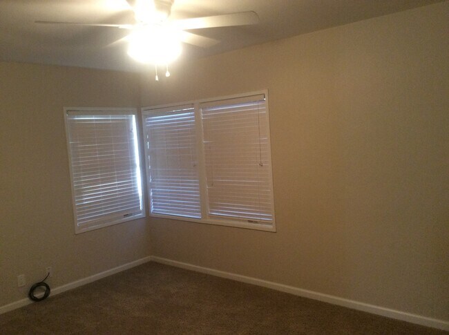 Building Photo - NEW LISTING