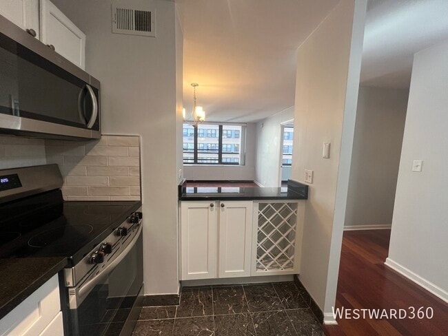 Photo - 222 E Pearson St Apartment