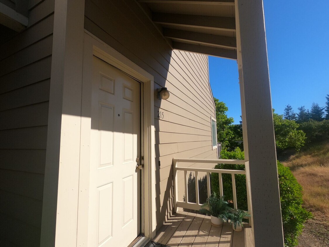215 Koch Rd, Corte Madera, CA 94925 Condo for Rent in Corte Madera