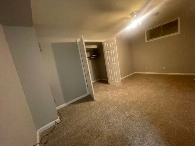 Foto del edificio - Newly Available 2 Bedroom/1 Bathroom(EAST ...