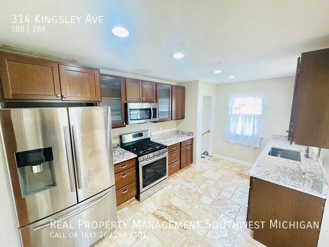Building Photo - MOVE IN TODAY! 3 Bedroom Home in St. Joe