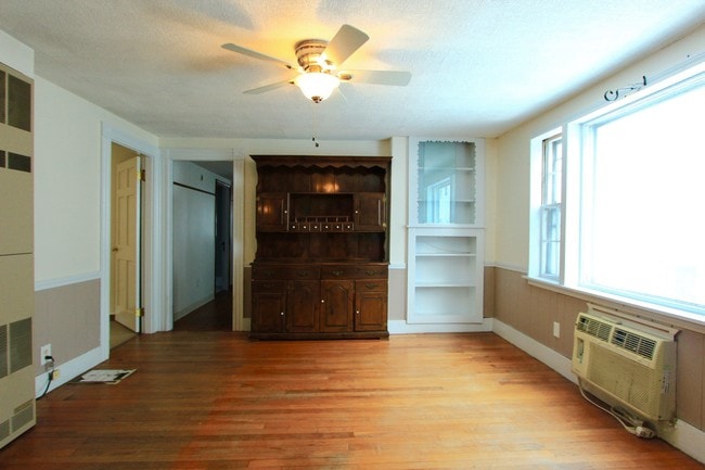 dining room - 82 Flint St