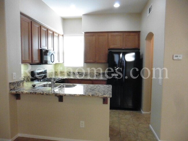 Building Photo - 568 Almond Rd