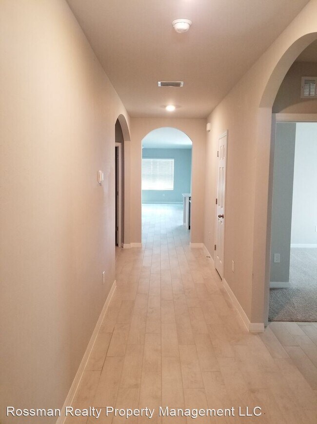 Foto del edificio - 4 br, 2 bath House - 3709 NE 15th Ave