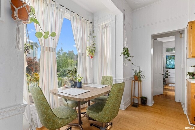 Building Photo - 245 NE Randolph Ave