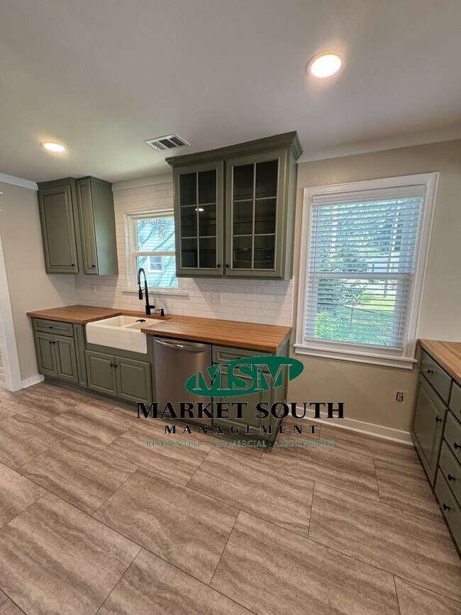 Foto del edificio - THUNDERBOLT COTTAGE!- AVAILABLE NOW!