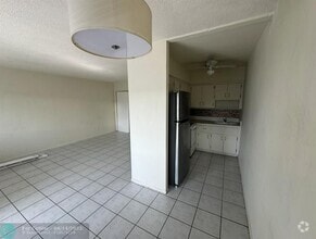 Building Photo - 1814 E Oakland Park Blvd
