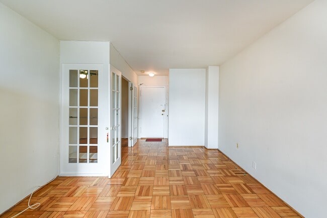 Foto del edificio - Charming & Bright Junior One Bedroom at Ri...