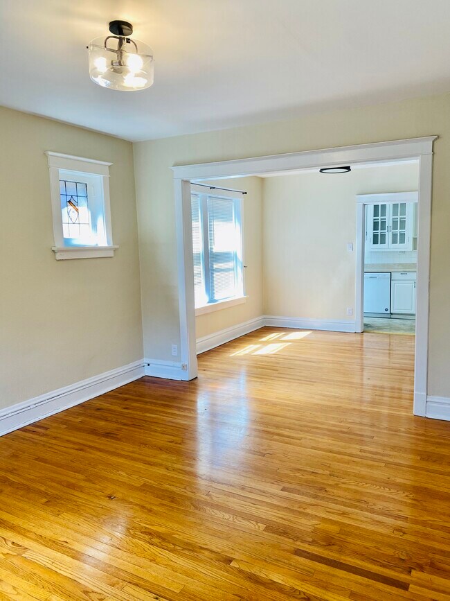 Bright and sunny Living Room - 2127 Alfred Ave