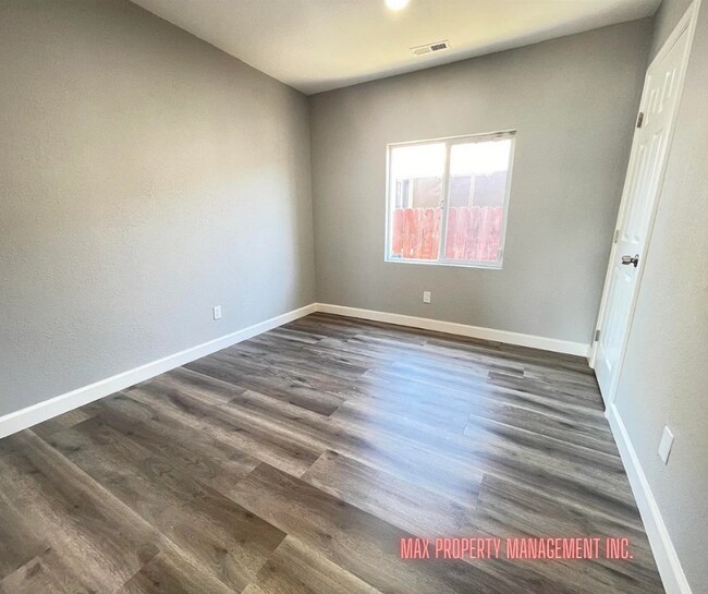 Building Photo - 5483 Wadean Pl