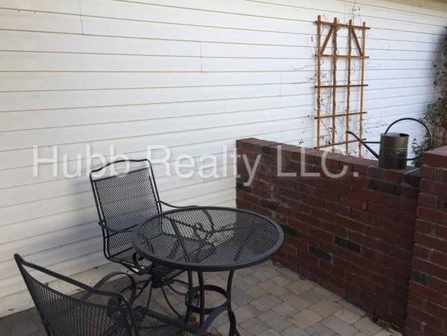 Building Photo - 4230 Sierra Madre Dr