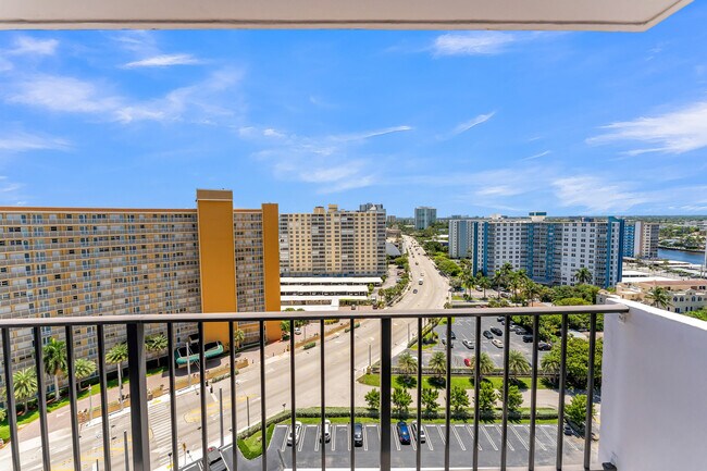 Foto del edificio - 405 N Ocean Blvd