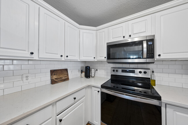 Building Photo - 1121 Parkridge Ln