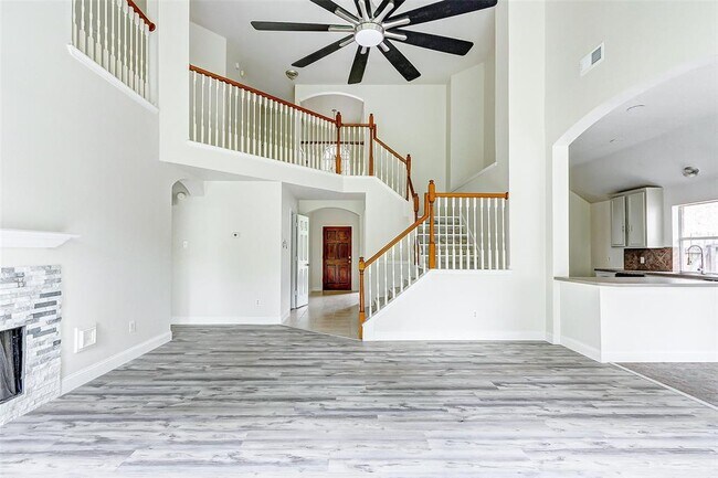 Foto del edificio - 13335 Yaupon Holly Ln