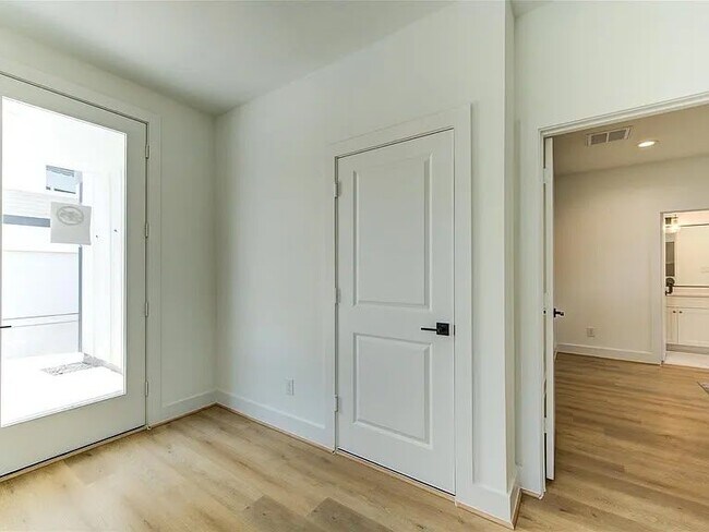 Foto del edificio - 4035 Buck St