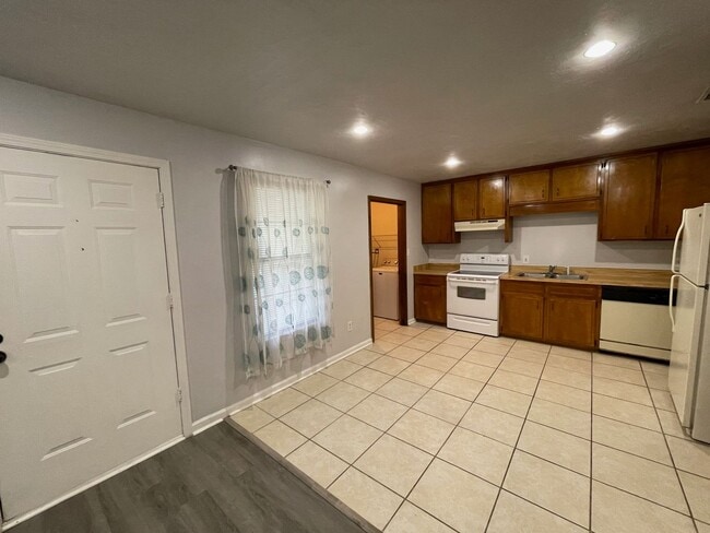 Foto del edificio - 5722 Lumberjack Ln