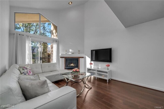 Foto del edificio - 2 br, 2 bath Condo - 5520 Owensmouth Ave A...