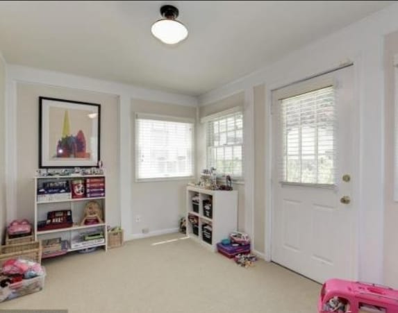 first floor bonus room - 2825 Northampton St NW