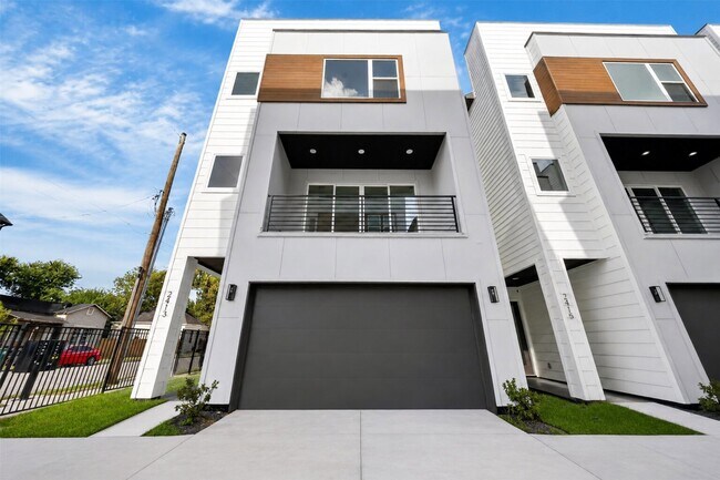 Building Photo - 2421 Harrington St