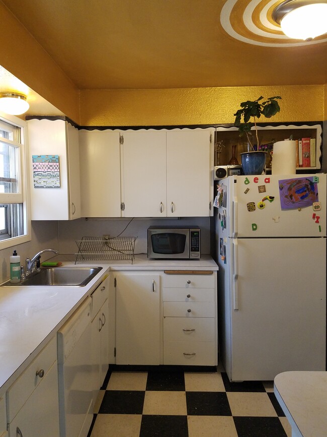 kitchen is big, has dishwasher & plenty of storage - 5055 NE 87th Ave