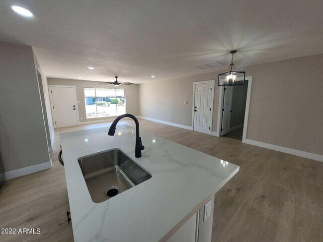 Foto del edificio - 8620 E Holly St