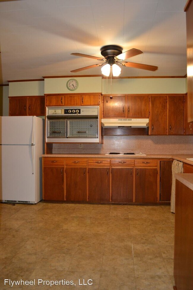 Building Photo - 3 br, 1.5 bath House - 808 13th Street