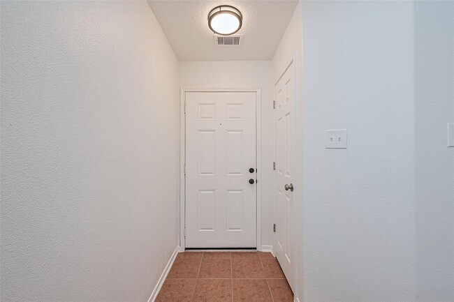Foto del edificio - 12230 Hawthorne Hill Cir