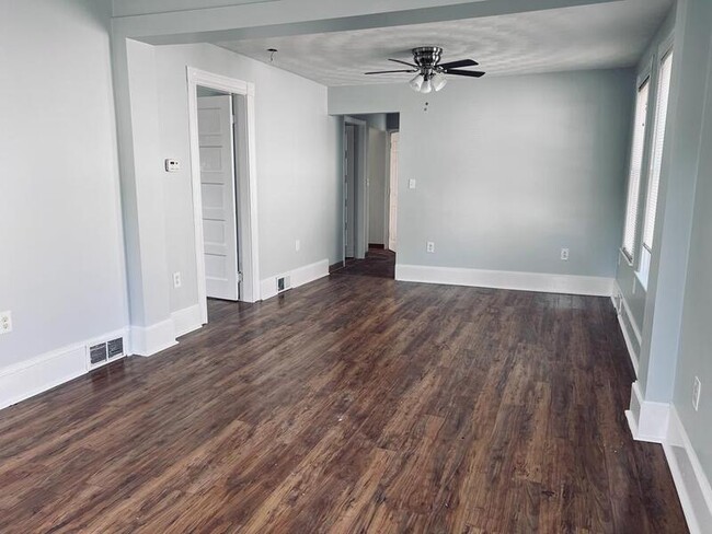 Foto del edificio - 125 Chandler Ave
