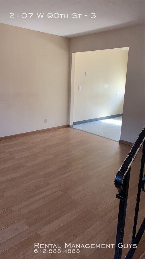 Building Photo - 2107 W 90th St