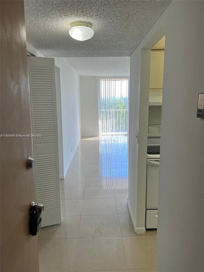 470 Executive Center Dr Unit 4I, West Palm Beach, FL 33401 Condo for