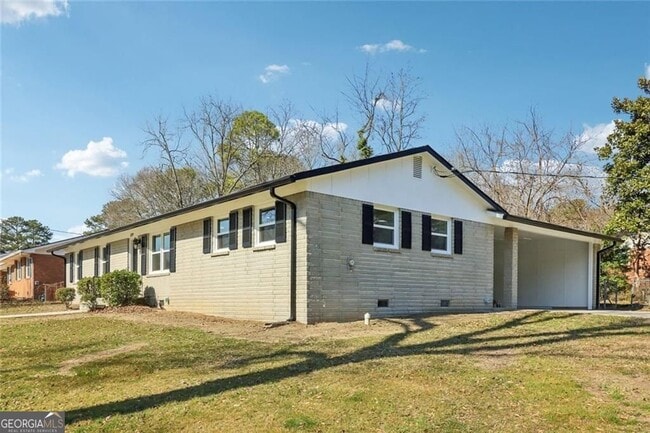 Building Photo - 2219 Lisa Dr SE