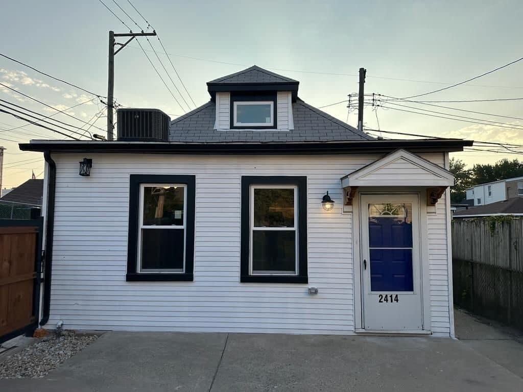 Primary Photo - 2414 N Mason Ave