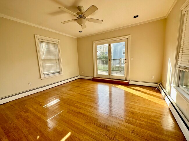 Foto del edificio - 743 Parker St